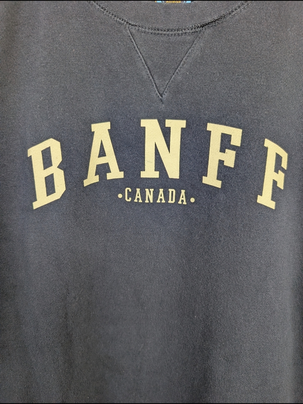 Y2K Vintage Banff Canada Navy Crewneck Sweatshirt Unisex M Canadiana Souvenir - Picture 4 of 6
